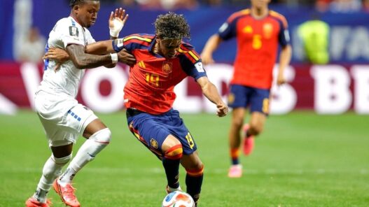 Spanyol Tersandung, Yamal Jadi Sorotan