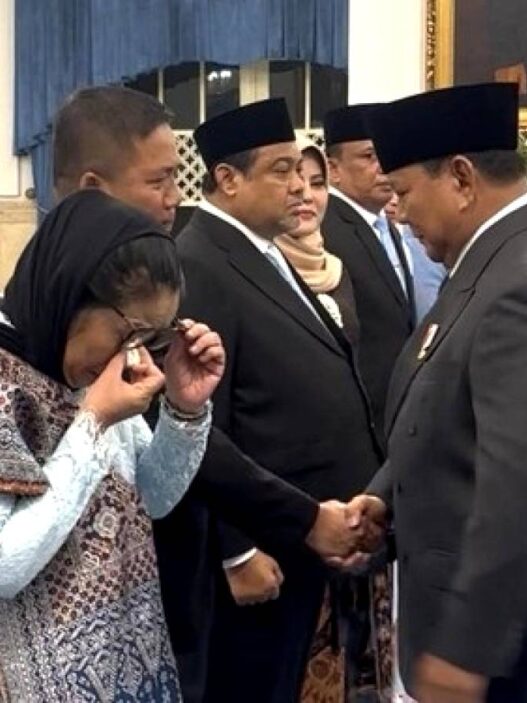 Tangis Nanik Pecah Usai Dilantik