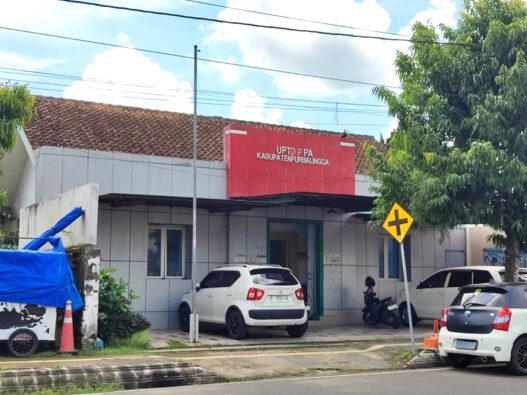 Tiga Anak Diduga Ditelantarkan