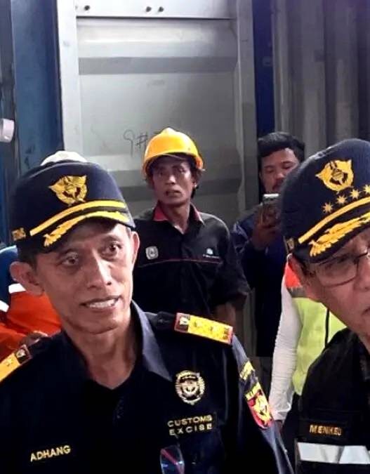 Tiga Ribu Kontainer Menumpuk di Pelabuhan