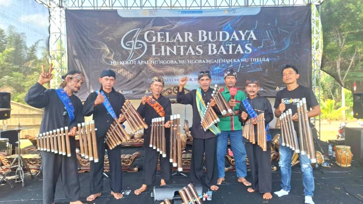 Warga Dayeuhluhur Gelar Pesta Budaya Lintas Generasi