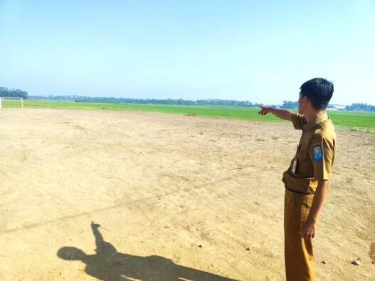 Warga Kembangan Nikmati Lapangan Baru