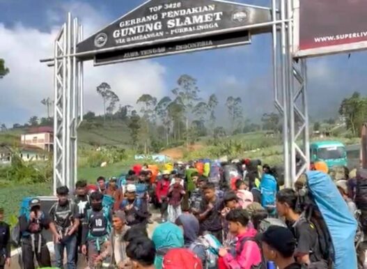 1.000 Pendaki Padati Gunung Slamet