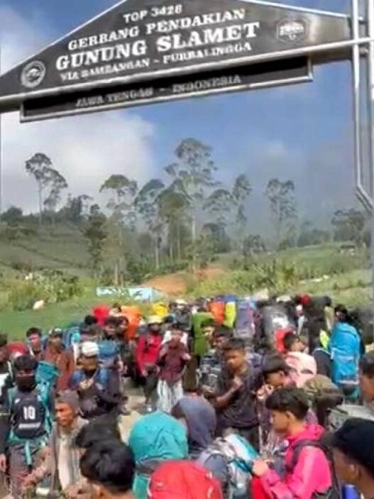 1.000 Pendaki Padati Gunung Slamet