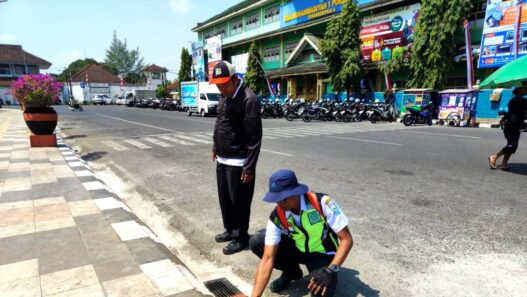 21 Grill Drainase Alun alun Diganti
