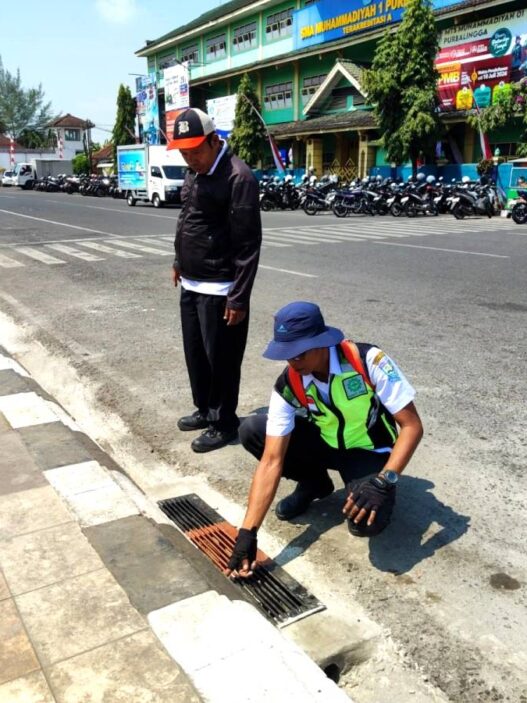 21 Grill Drainase Alun alun Diganti