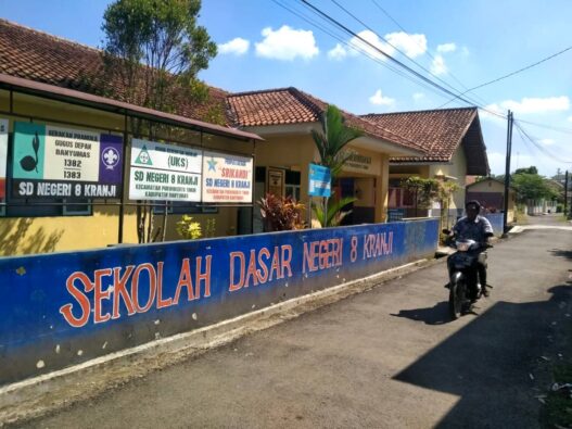 851 Kursi SD Negeri Masih Kosong
