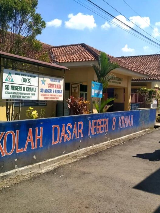 851 Kursi SD Negeri Masih Kosong