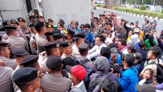Aksi BEM KSI di Depan Kejagung Ricuh