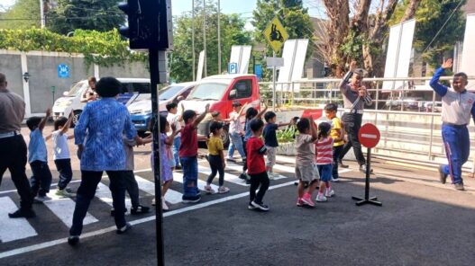 AMY Edukasi Keselamatan Berkendara Sejak Dini