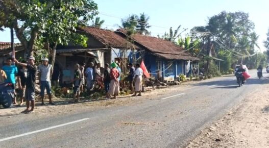 Angin Kencang Timpa Rumah Warga