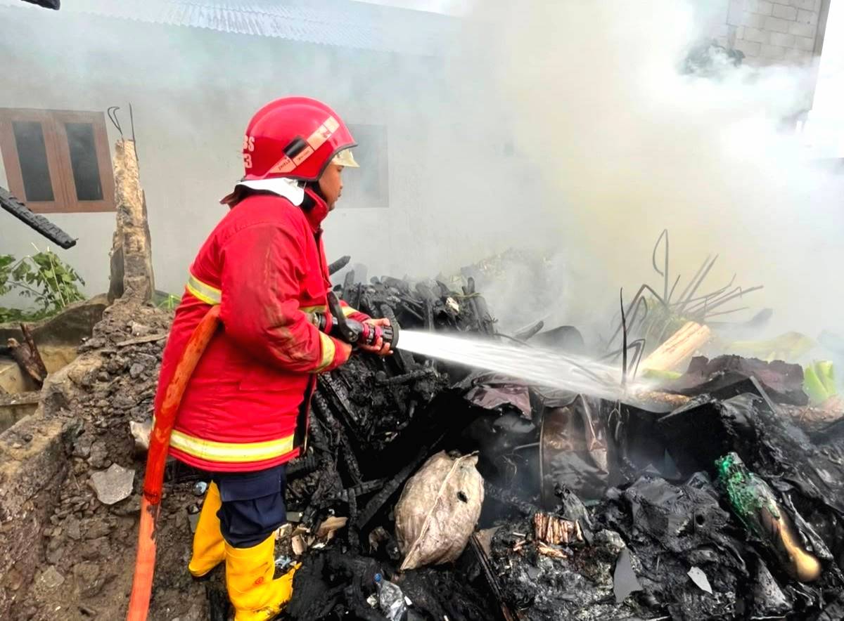 Api Tungku Tak Padam, Rumah Ludes Terbakar