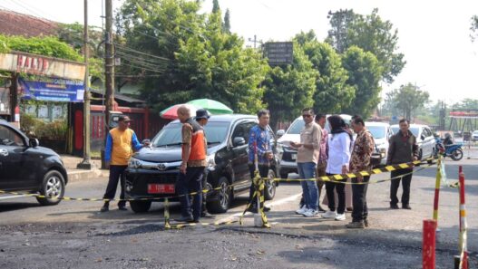 Aspal Kasar Hingga Progres Lambat