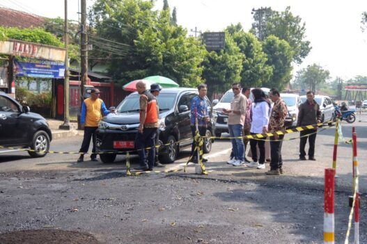 Aspal Kasar Hingga Progres Lambat