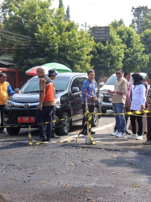 Aspal Kasar Hingga Progres Lambat