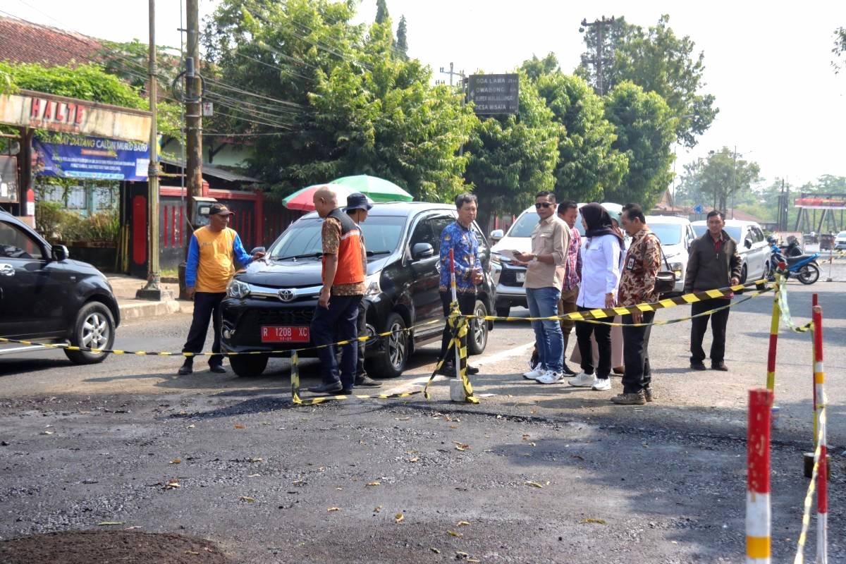 Aspal Kasar Hingga Progres Lambat
