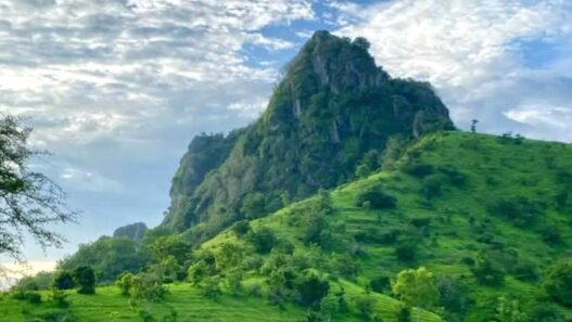 Bukit Lemparan Tulungagung