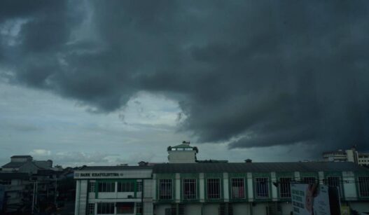 Cuaca Hujan Badai di Tengah Musim Kemarau