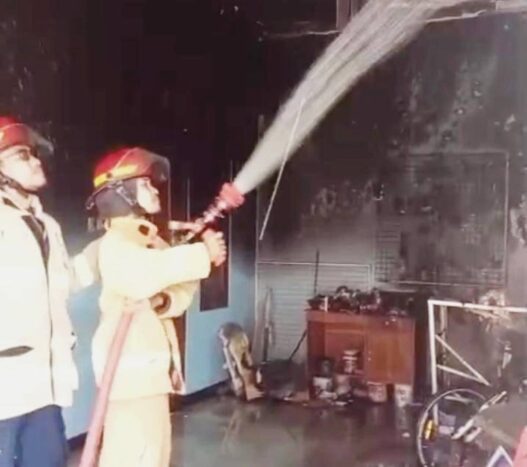 Diduga Korsleting Listrik, Garasi Rumah Terbakar