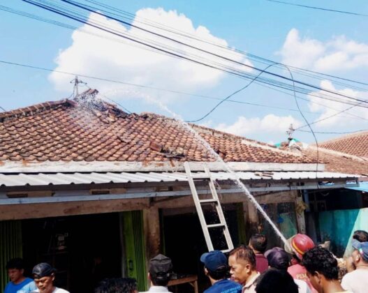 Diduga Korsleting, Rumah Lansia Terbakar