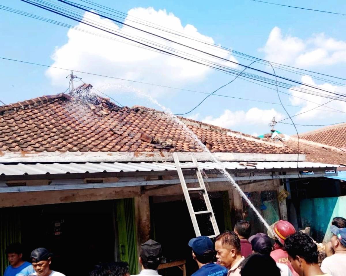 Diduga Korsleting, Rumah Lansia Terbakar