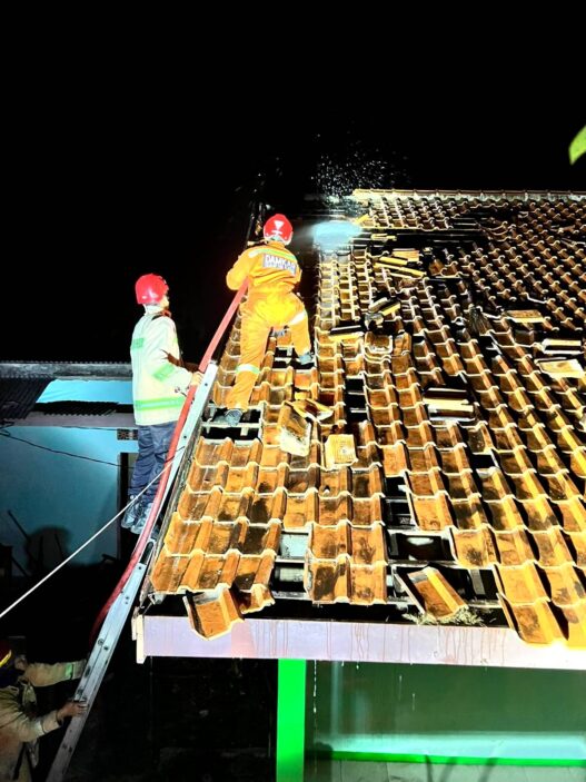 Diduga Korsleting, SDN 3 Karangrena Terbakar
