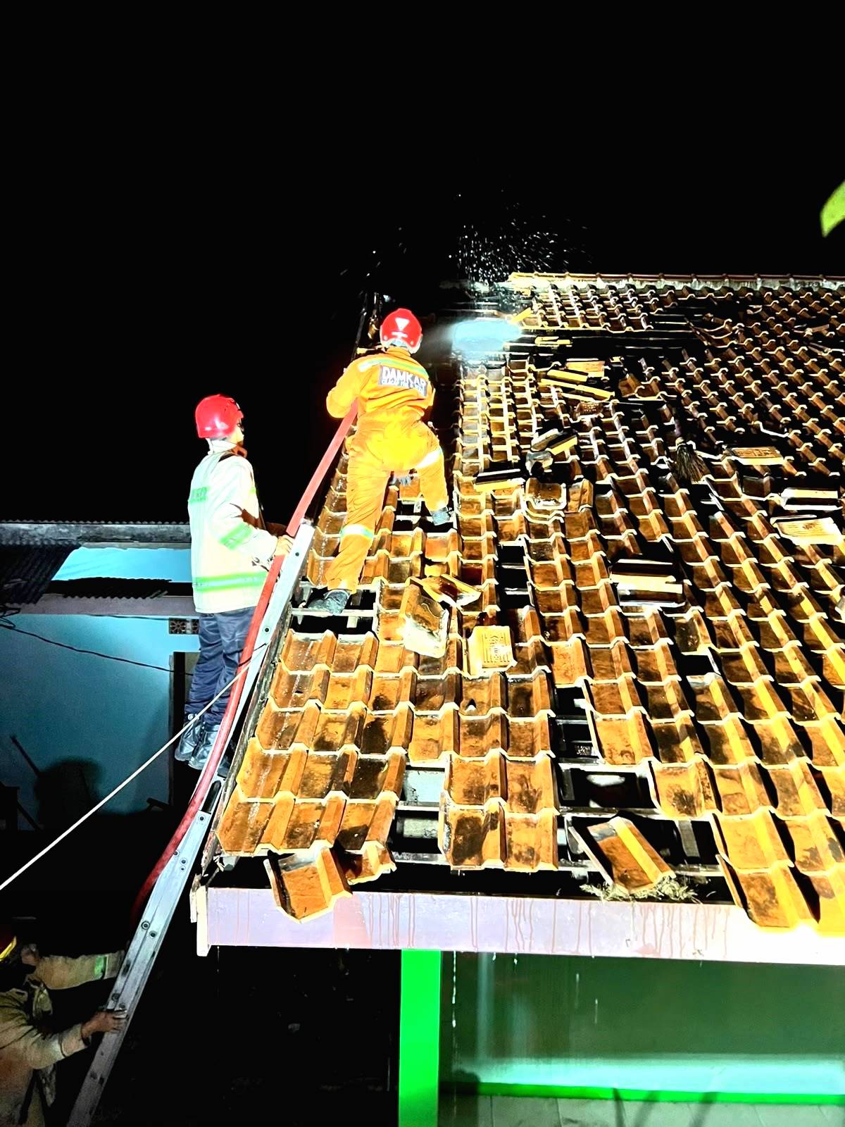 Diduga Korsleting, SDN 3 Karangrena Terbakar