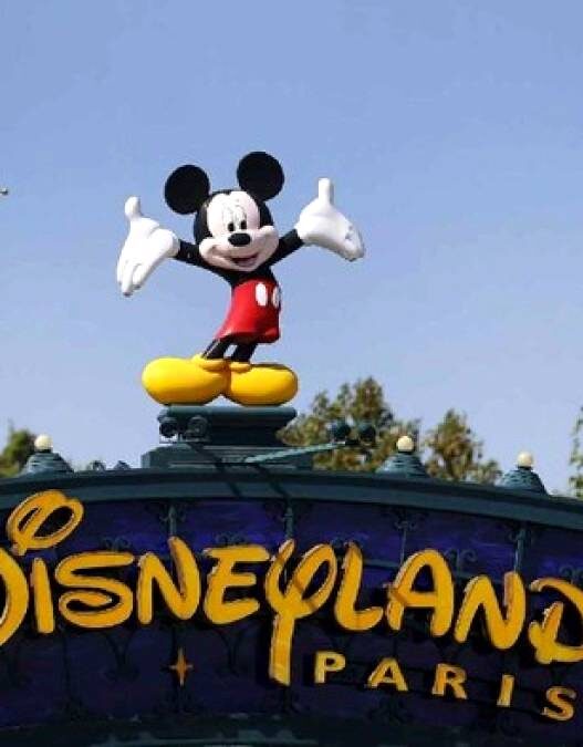 Disneyland Hentikan Operasional Wahana Outdoor