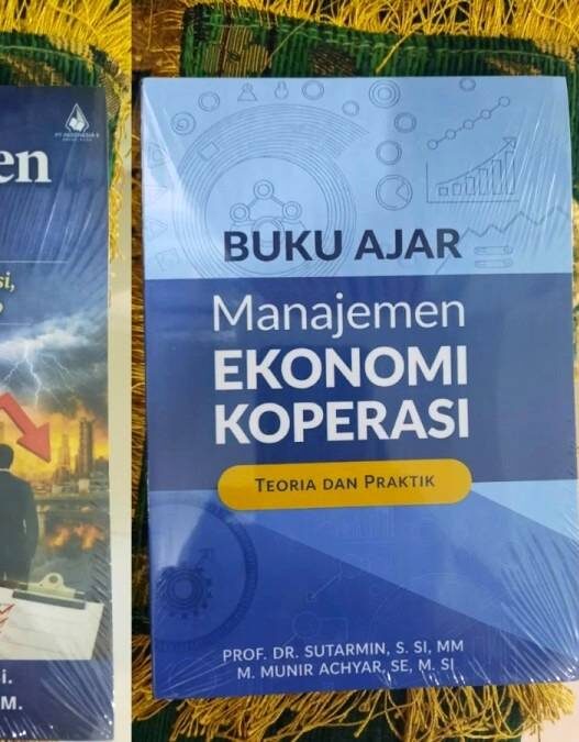 Dosen FEBI IAINU Kebumen Terbitkan Tiga Buku