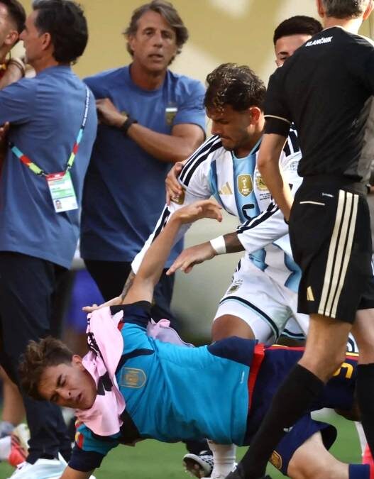 Dua Pemain Argentina Hadapi Sanksi