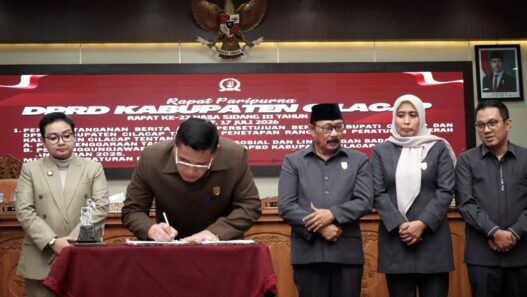 Dua Raperda Disahkan Jadi Perda