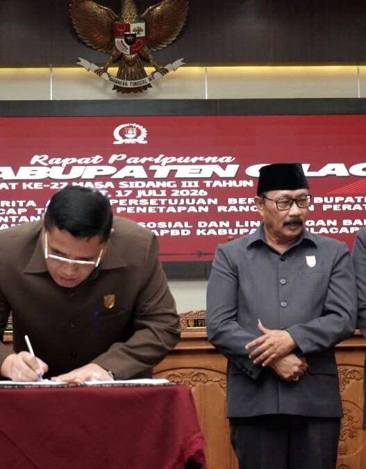 Dua Raperda Disahkan Jadi Perda