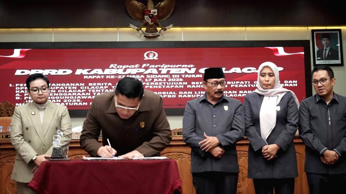 Dua Raperda Disahkan Jadi Perda