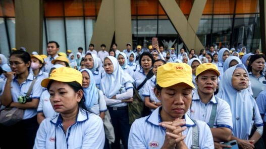 Ekonomi Tumbuh tapi PHK Bertambah