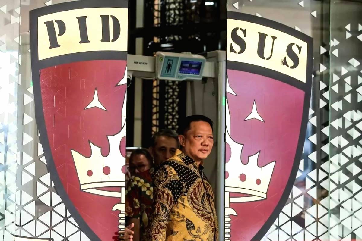 Eks Jampidsus Febrie Jadi Tersangka