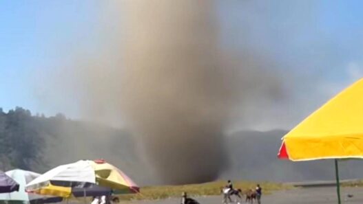 Fenomena "Debu Setan" Muncul di Bromo