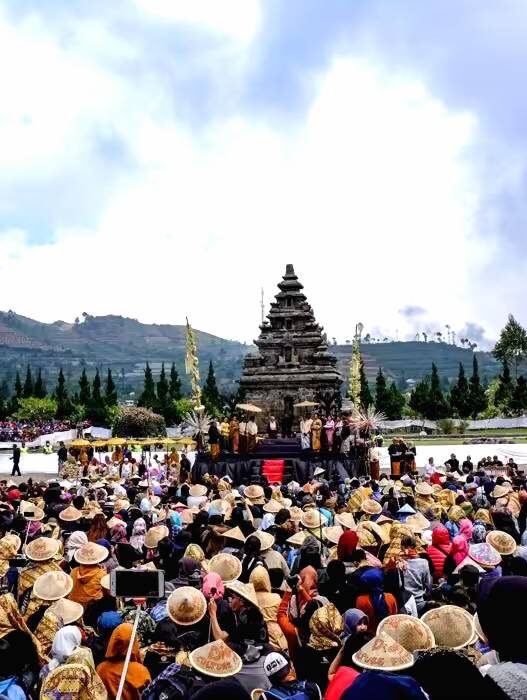 Festival Tahunan di Dieng