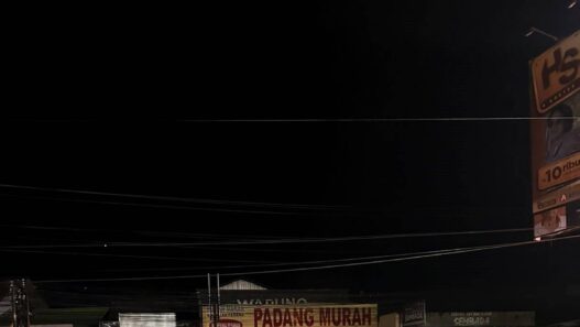 Grandmax Oleng Tabrak Motor