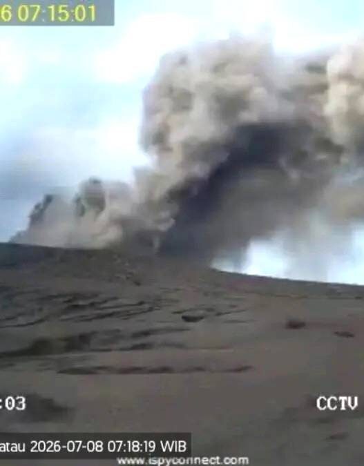 Gunung Anak Krakatau Masih Berstatus Siaga