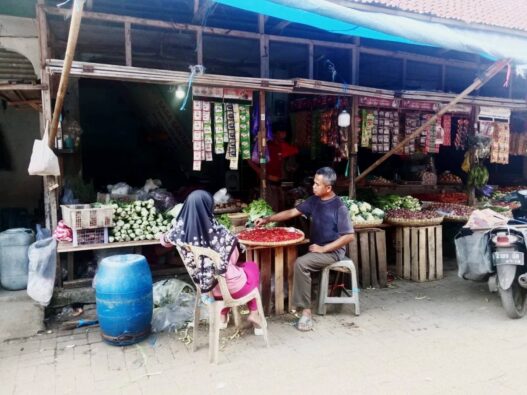 Harga Bahan Pokok di Pasar Majenang Turun