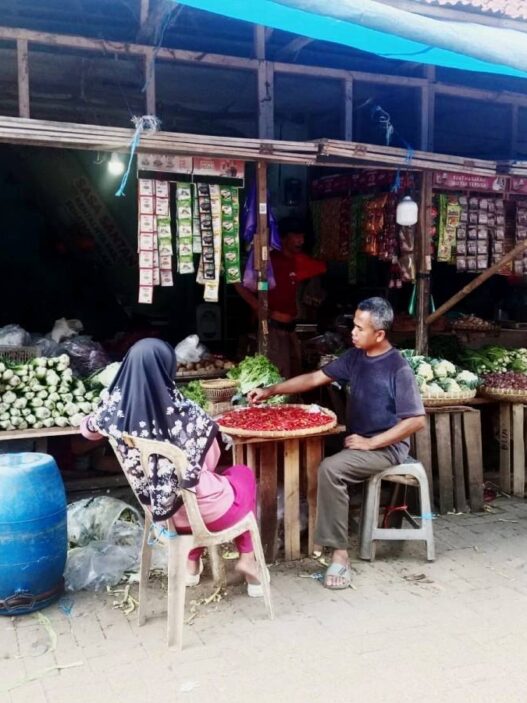 Harga Bahan Pokok di Pasar Majenang Turun