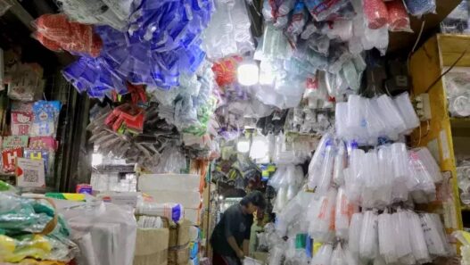 Impor Plastik China Ancam Industri Nasional