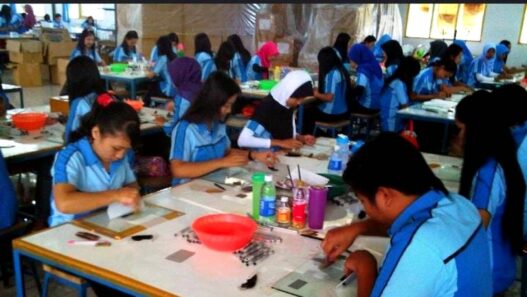 Industri Bulu Mata Makin Lesu