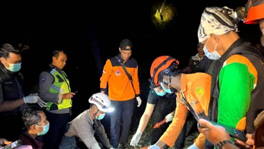 Jaring Ikan, Malah Temukan Mayat