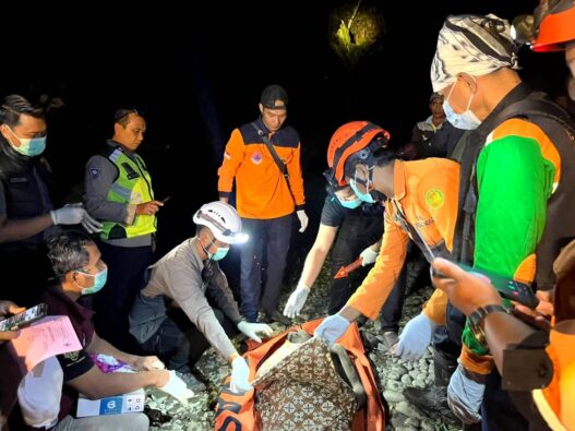 Jaring Ikan, Malah Temukan Mayat