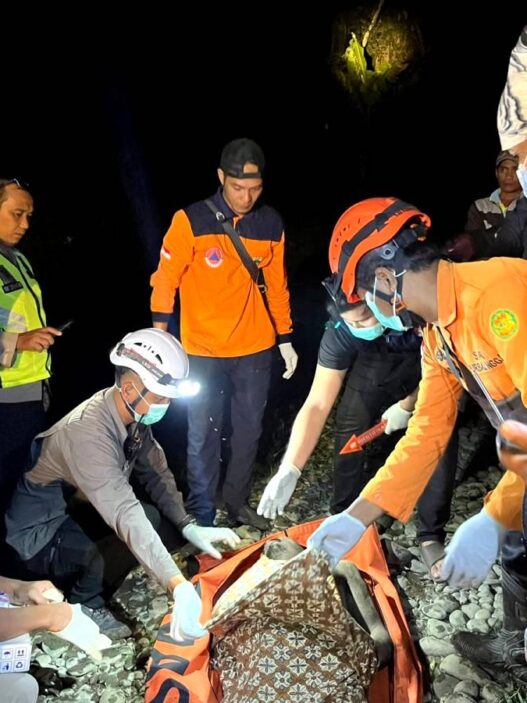 Jaring Ikan, Malah Temukan Mayat