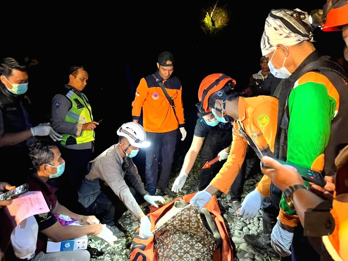 Jaring Ikan, Malah Temukan Mayat