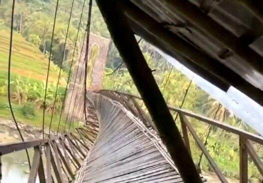 Jembatan Gantung Purwonegoro–Kincang Ambruk
