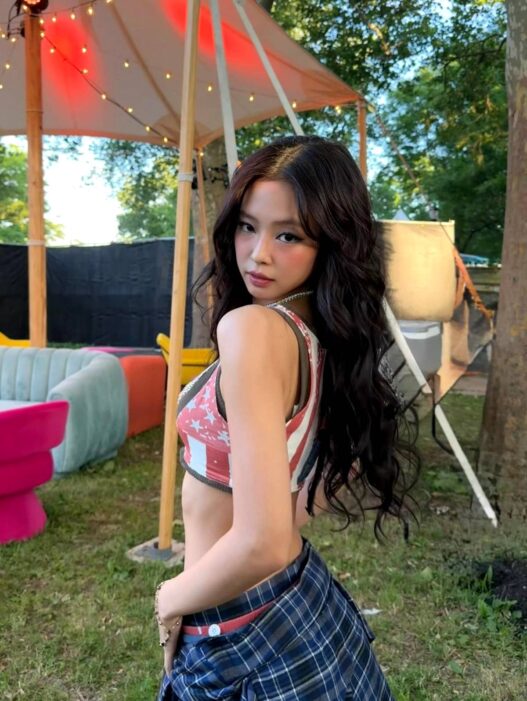 Jennie Less than a Lover Kuasai Chart Global