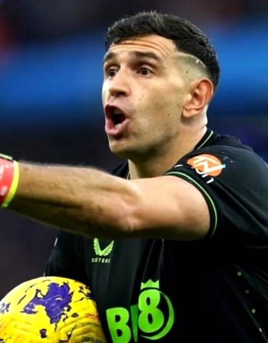Juventus Kejar Emiliano Martinez